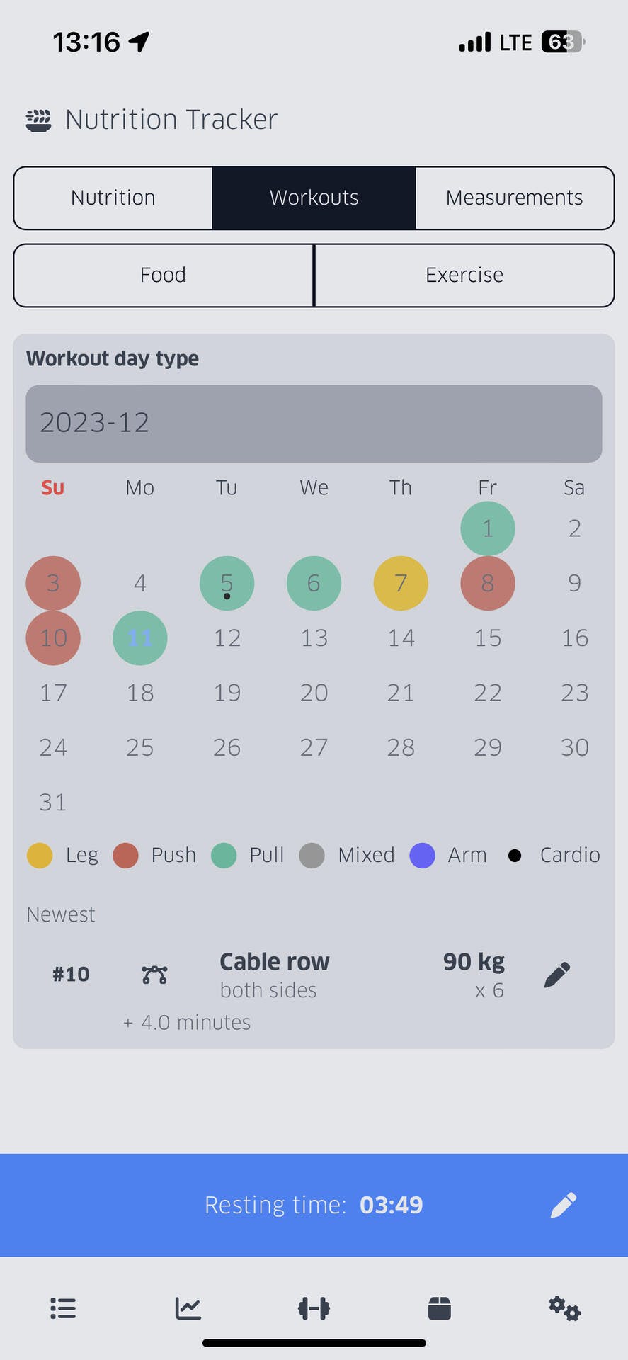 This shows a calendar on which each day of workouts are marked in different colors, so you can review the types of workouts and sets you have done previously.